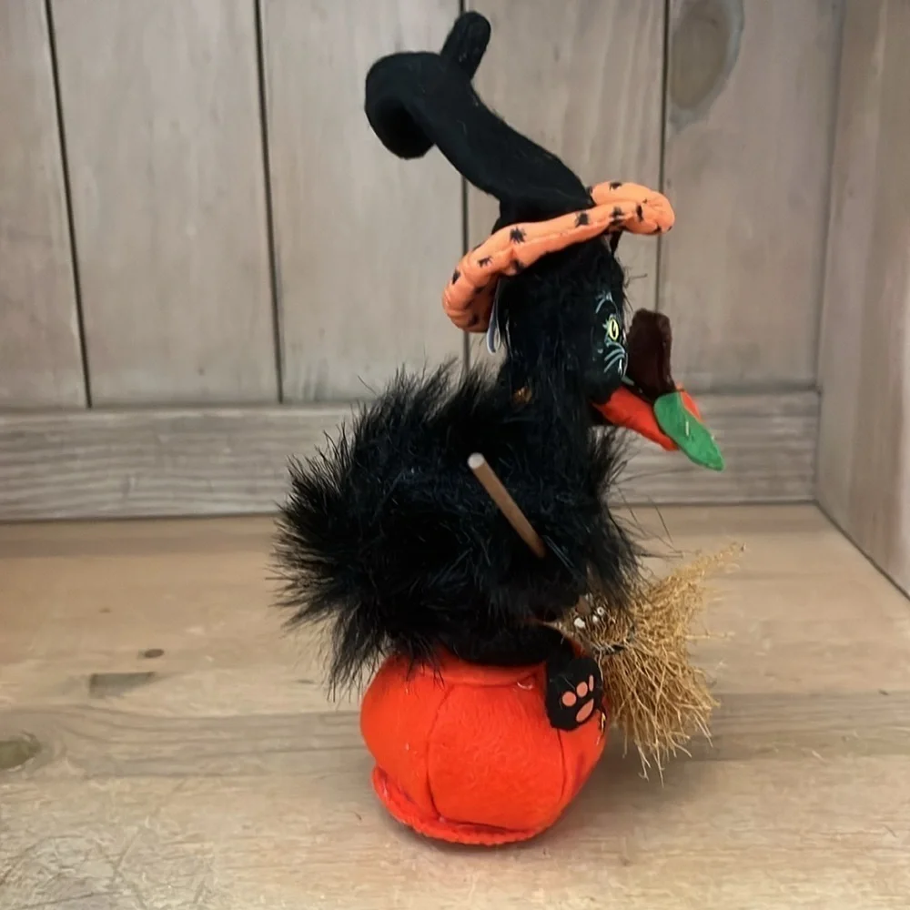 Annalee Witch Cat “Midnight Ride Kitty” Pumpkin Broom Hat